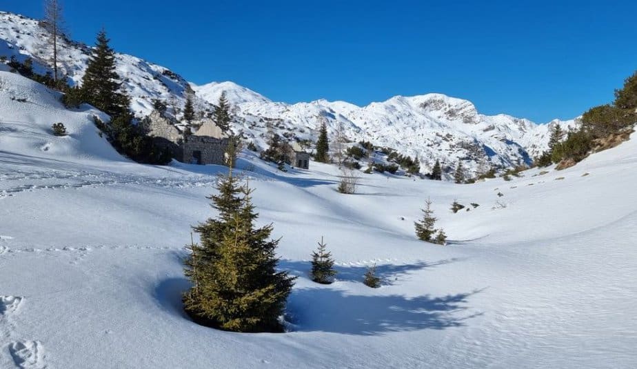 Ostanki vojašnice na Lepočah