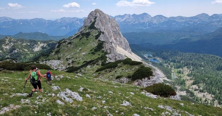 Prekrasen pogled na Veliko Tičarico in Dvojno jezero