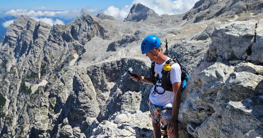 Gore-okolje-plezalec-v-gorah-aktivnosti-outdoor-natura.