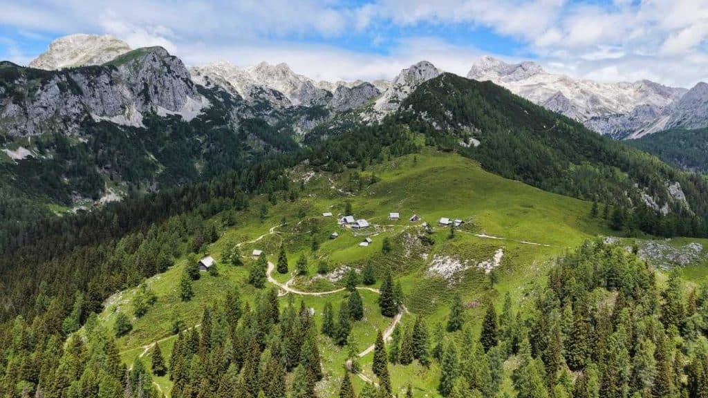 Planina Krstenica in pogled proti Triglavu