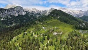 Planina Krstenica in pogled proti Triglavu