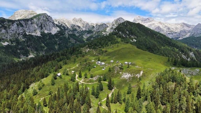 Planina Krstenica in pogled proti Triglavu